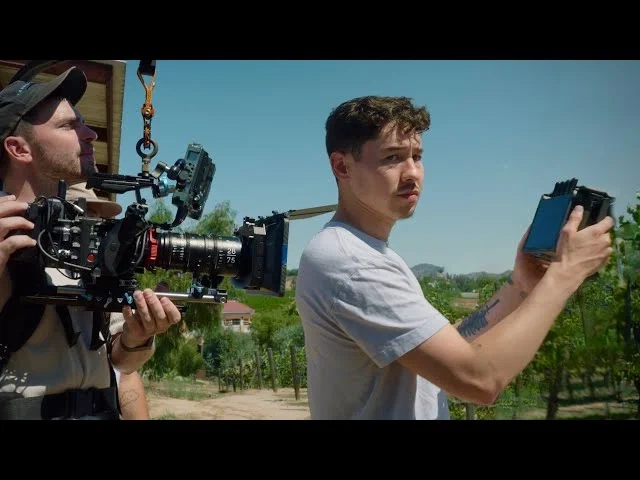 伦理片-日韩伦理独立电影导演拍摄现场工作照